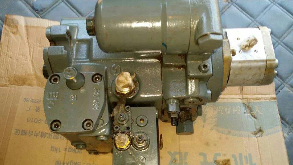 利勃海尔944回转补油泵