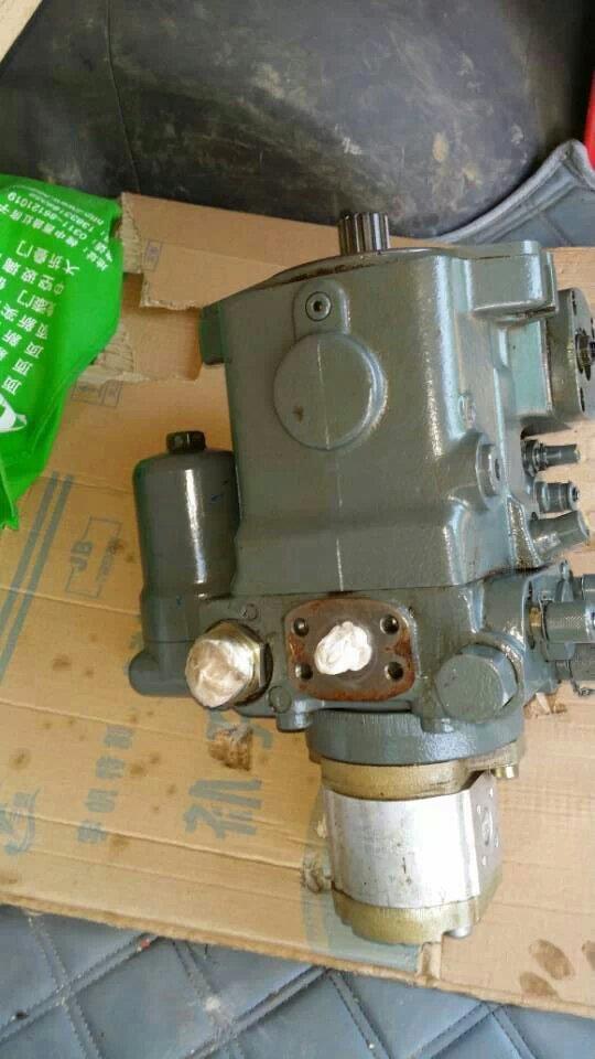 利勃海尔944回转补油泵