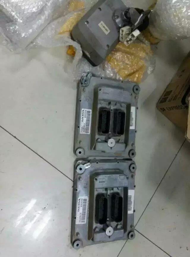 沃尔沃220挖机拆车电脑板