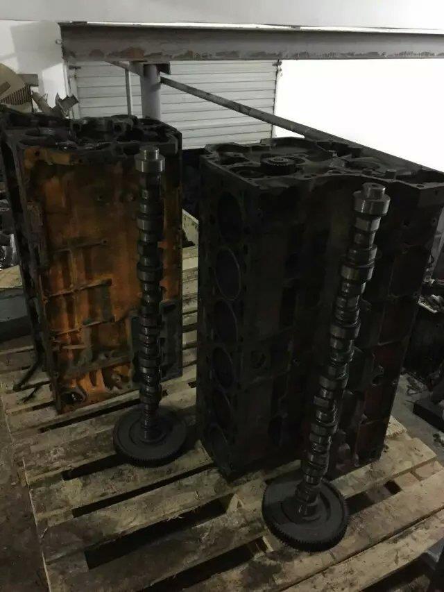 沃尔沃挖机拆车缸体