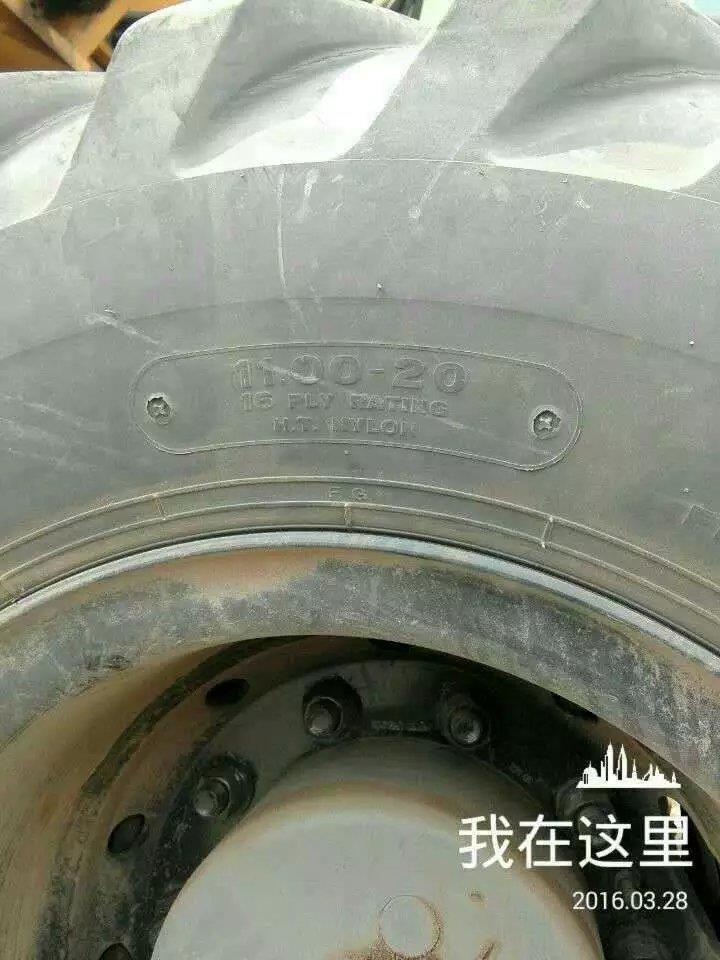 利勃海尔934C抓钢机轮胎