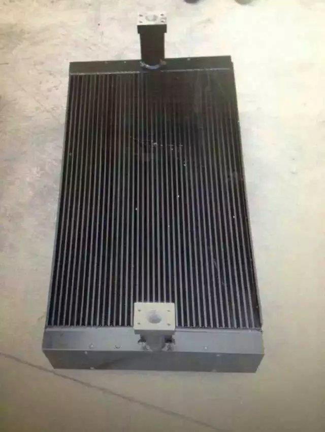 利勃海尔944挖机副厂液压油散热器