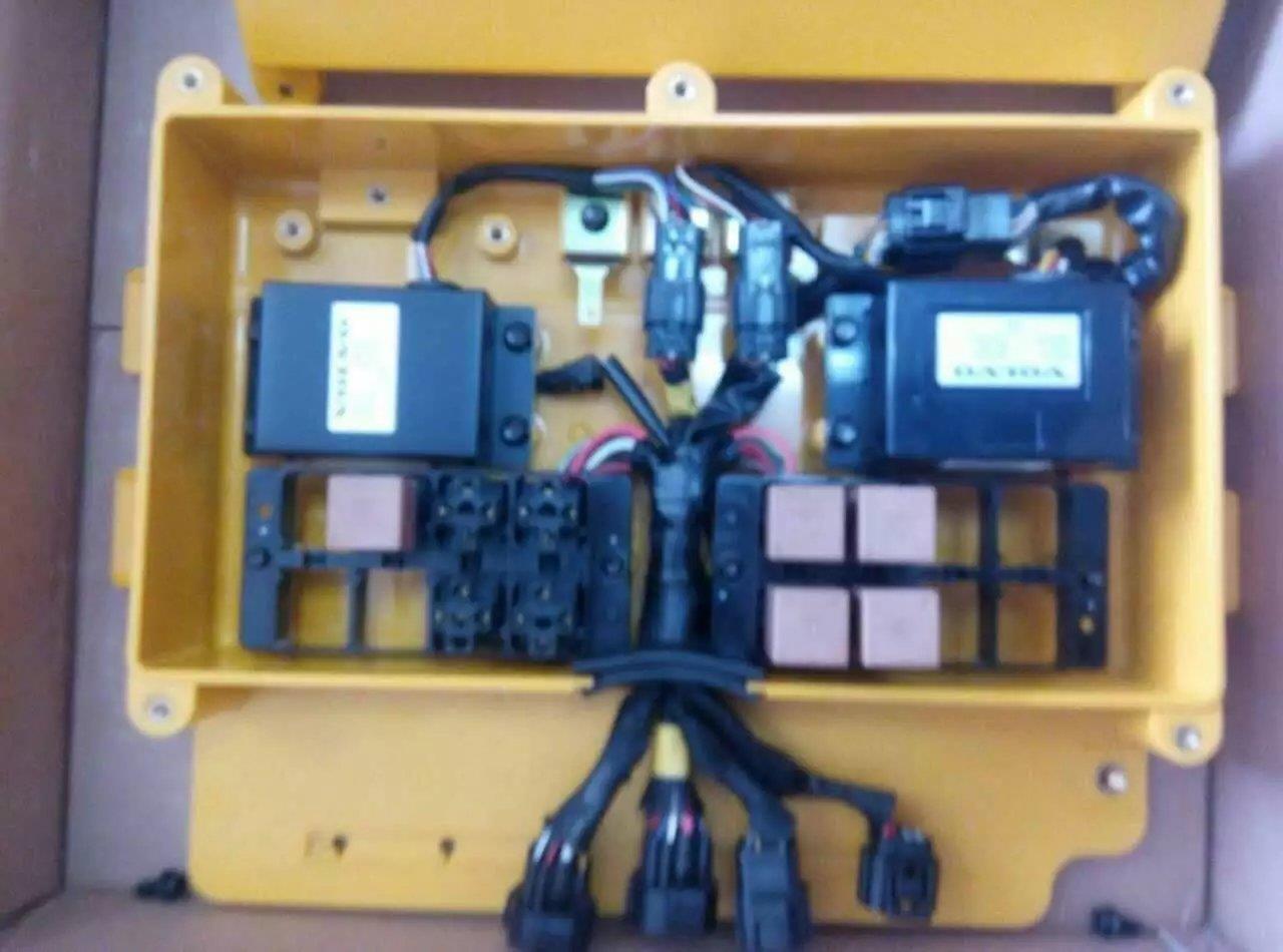 沃尔沃210电源箱总成