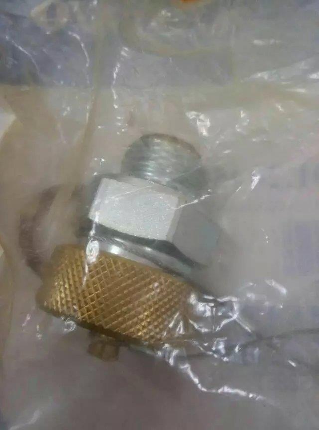 沃尔沃240油底壳放油螺丝