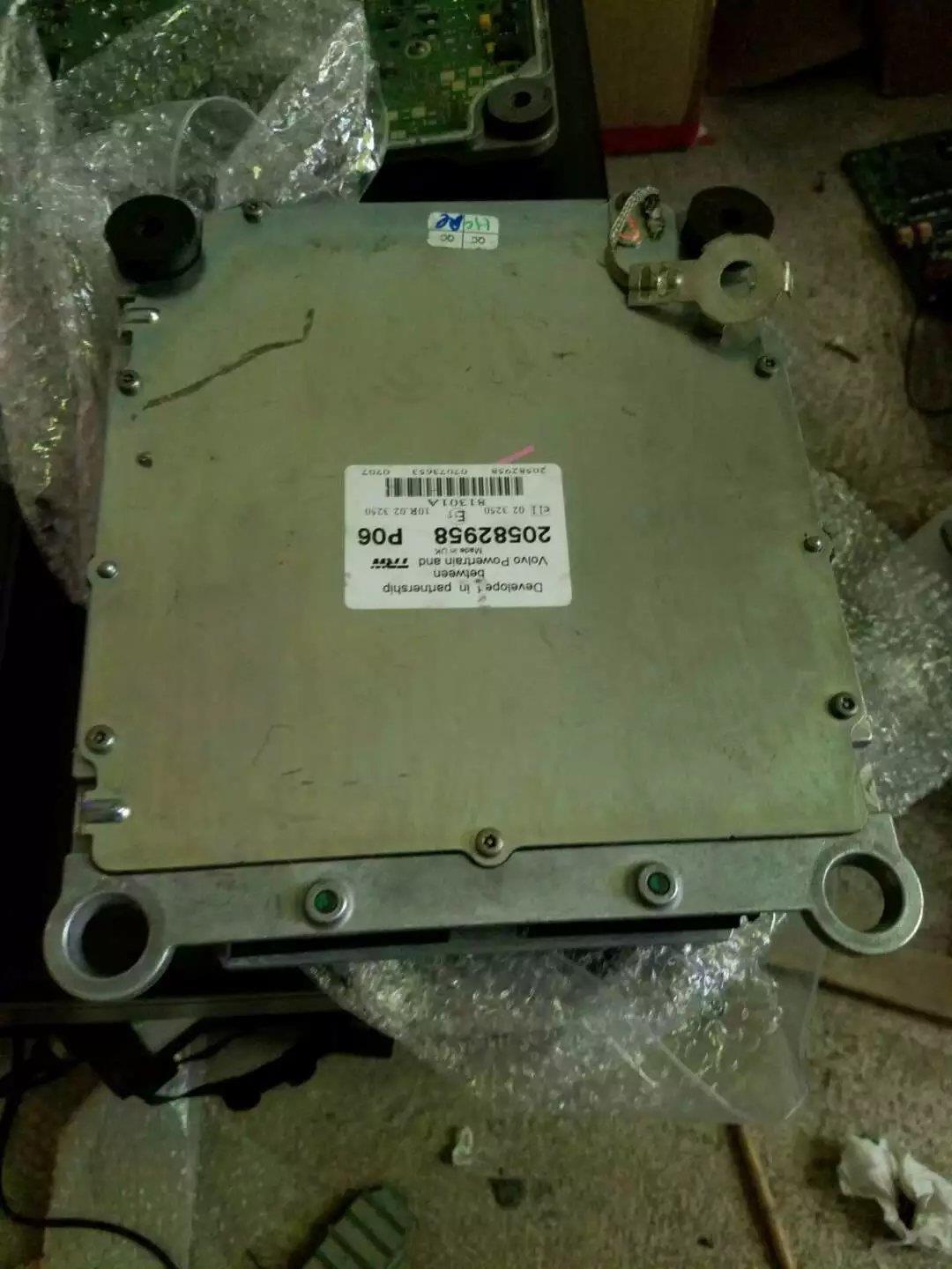 沃尔沃遍达发动机电脑板