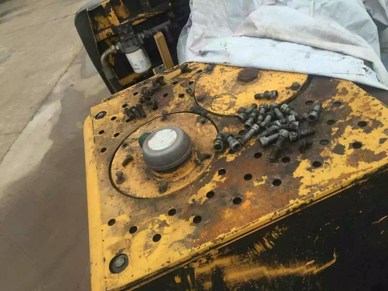 沃尔沃360拆车液压油箱