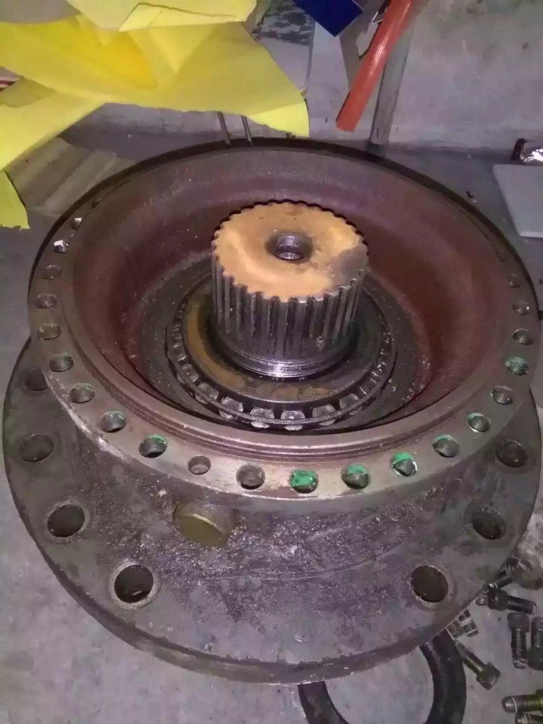 利勃海尔926回转减速箱底座