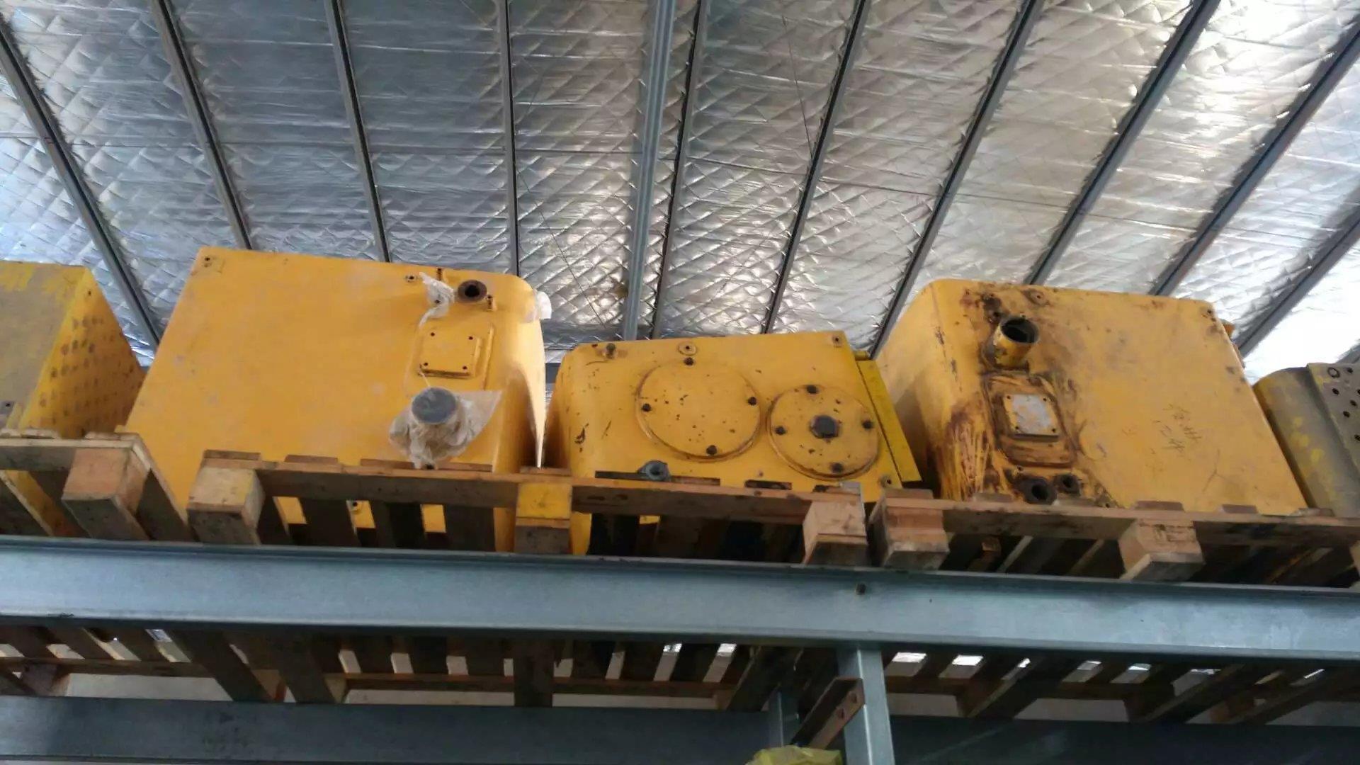 沃尔沃挖机拆车柴油箱