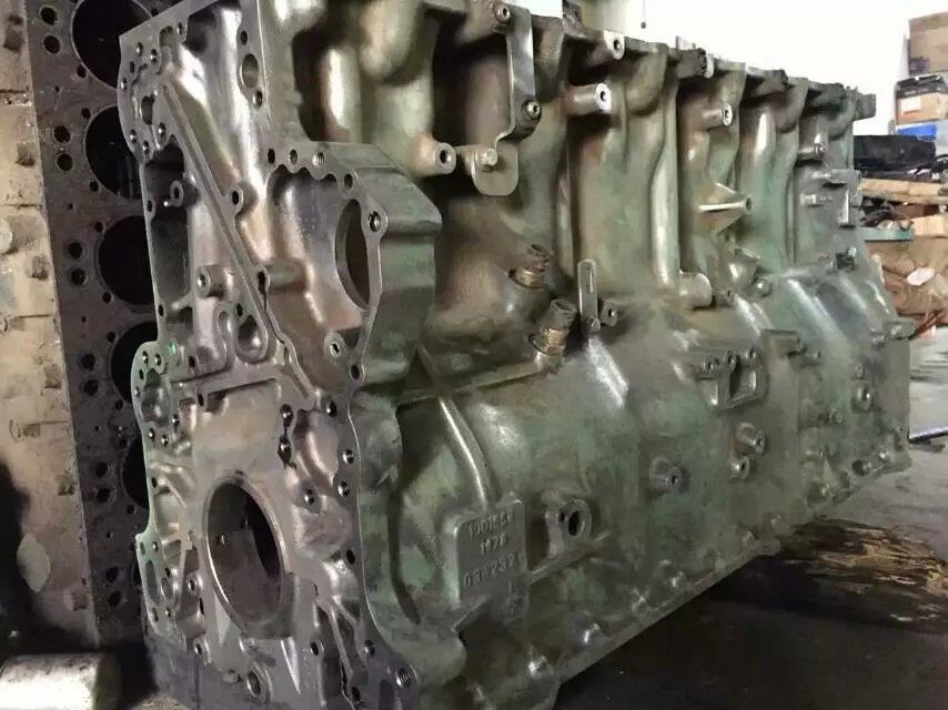 沃尔沃210拆车缸体