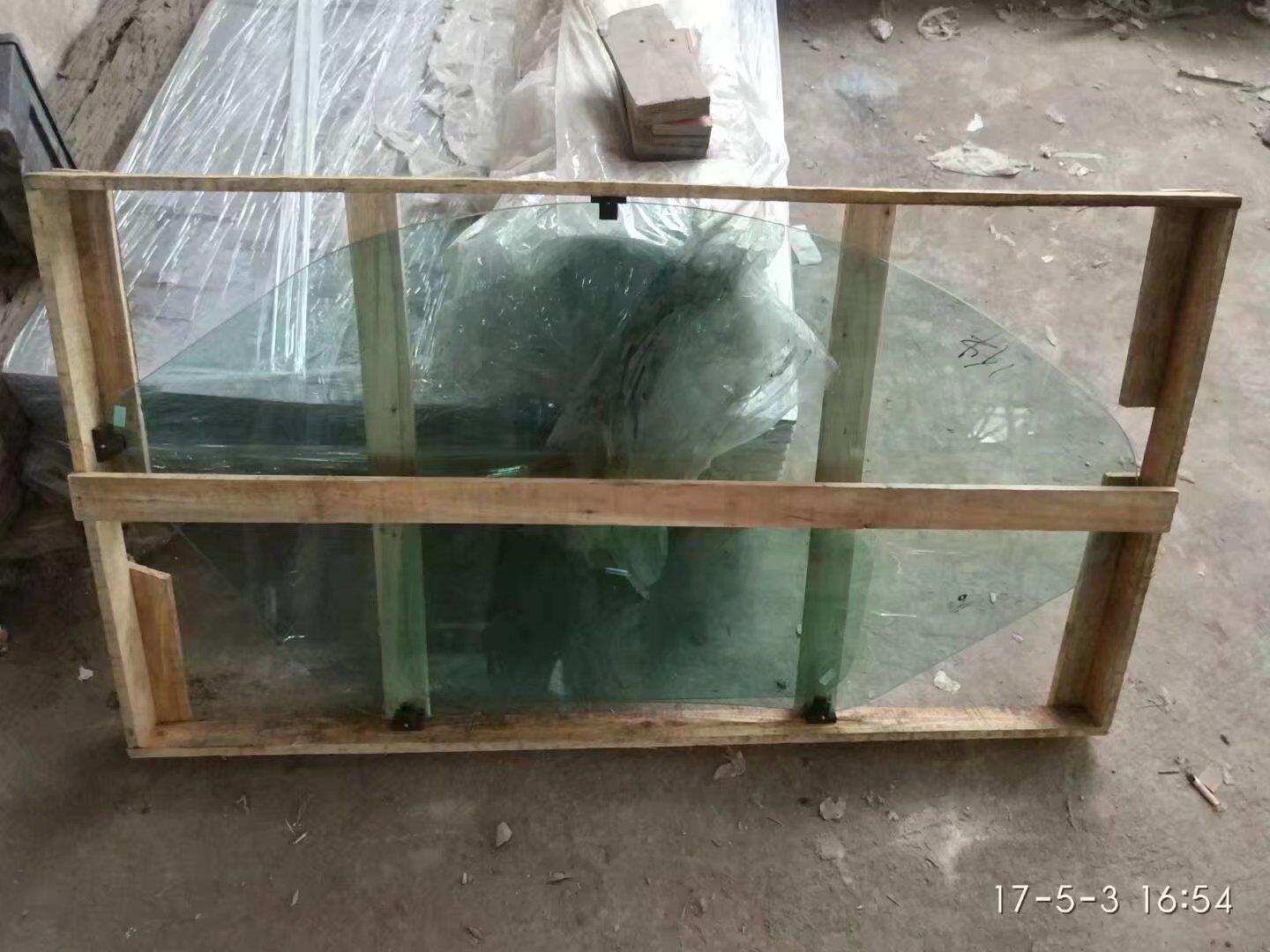 各种土方机械驾驶室玻璃